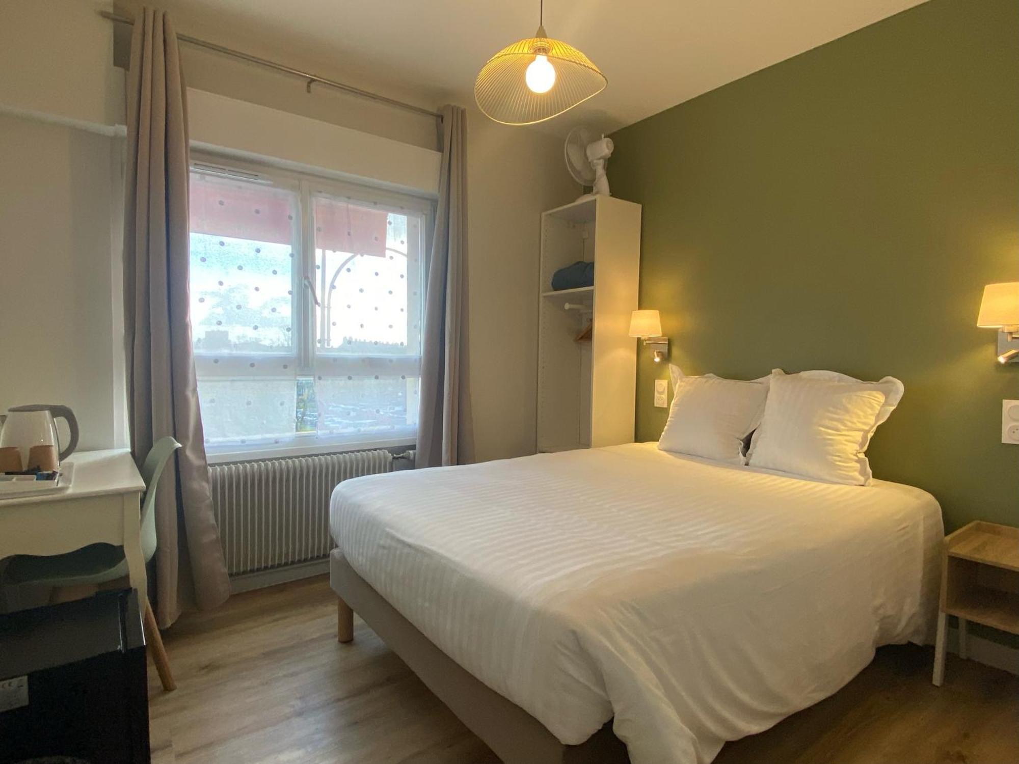 Hotel De Bretagne Фужер Екстер'єр фото